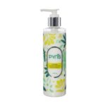 Botella de crema corporal Pyns 220g. Hidratación ligera, rápida absorción y frescura cítrica para una piel suave y revitalizada